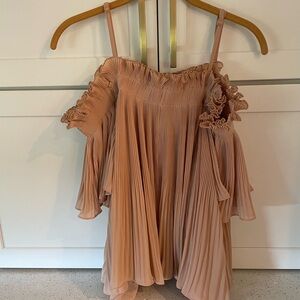 Never worn cute top. With fluttery sleeves. And adjustable straps